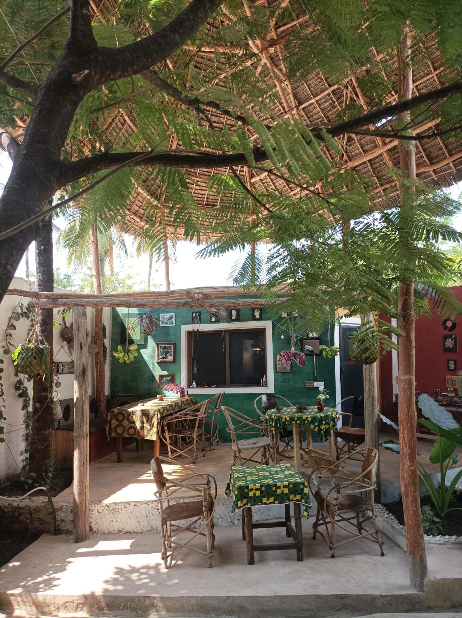 Mamarasta Bed & Breakfast Bwejuu Exterior photo